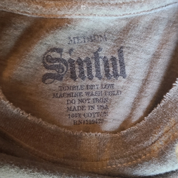 Sinful by Affliction Women’s Graphic Tee Gray Gold Foil Buckle Shirt Medium - Picture 4 of 8